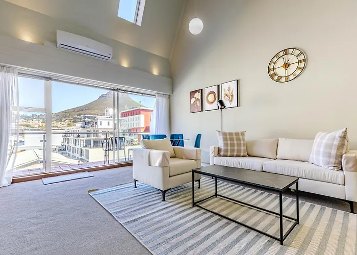 Cbd Loft With Mountain View, Balcony, Aircon, Parking
