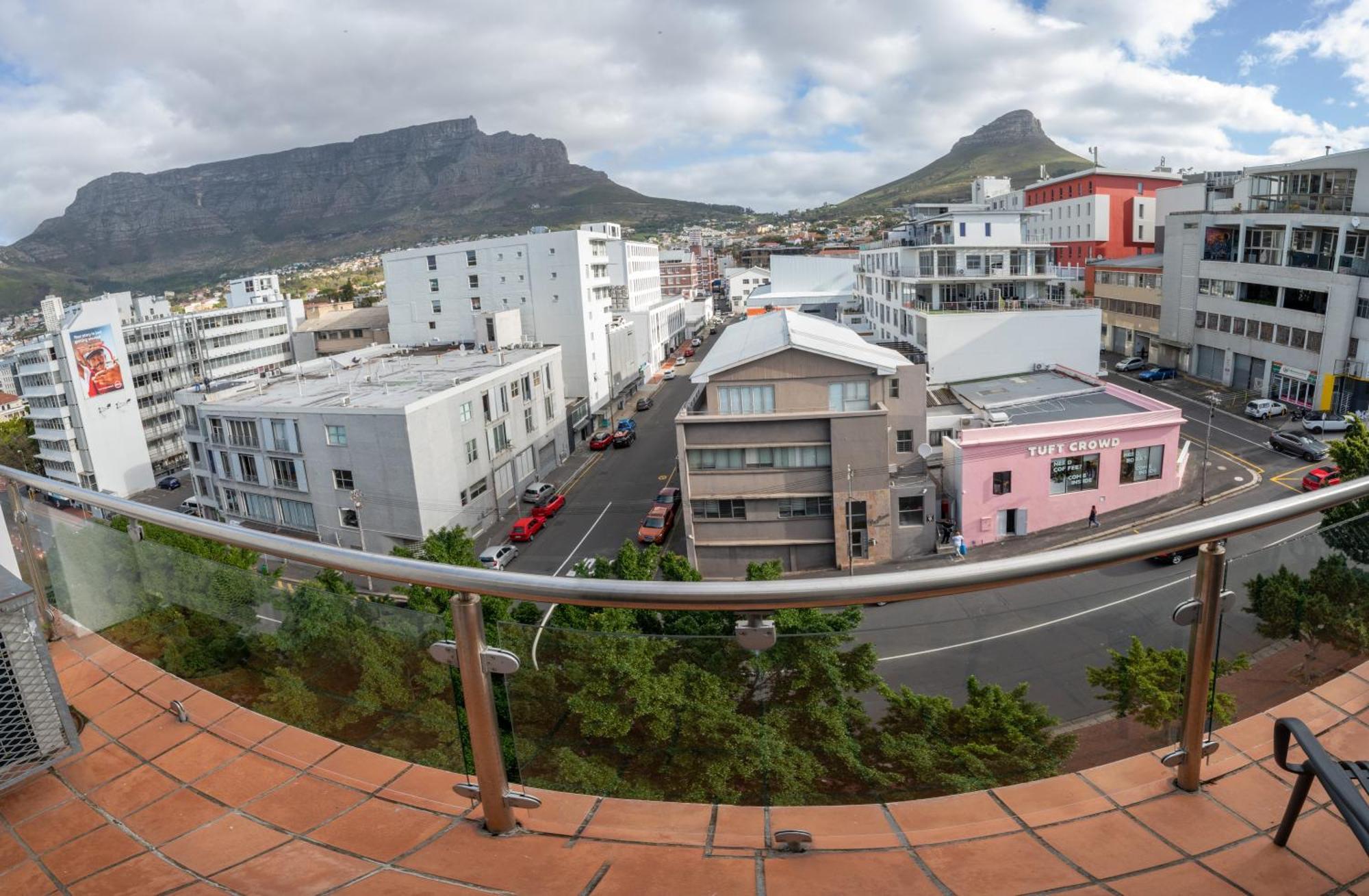 Appartement Cbd Loft With Mountain View, Balcony, Aircon, Parking