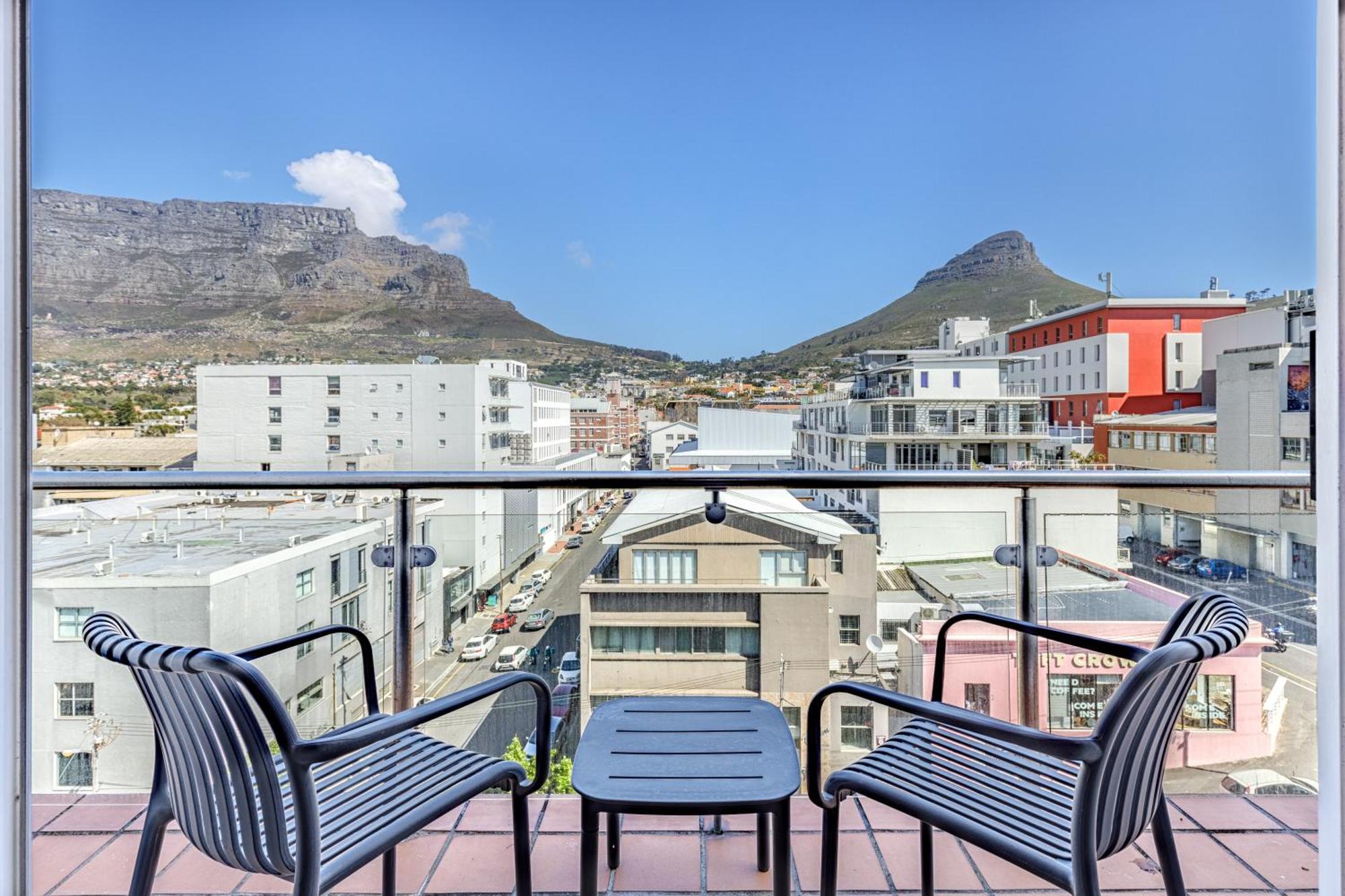 Cbd Loft With Mountain View, Balcony, Aircon, Parking Appartement *