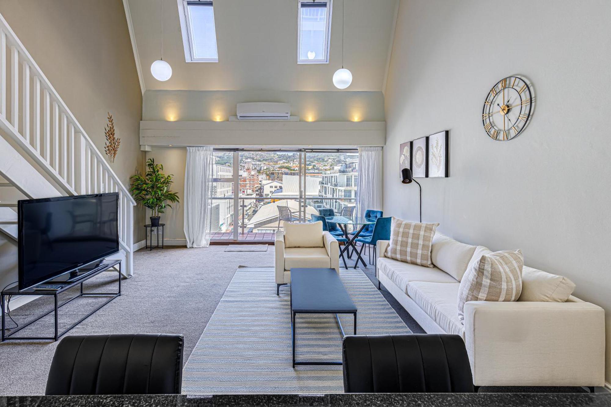 Cbd Loft With Mountain View, Balcony, Aircon, Parking Appartement