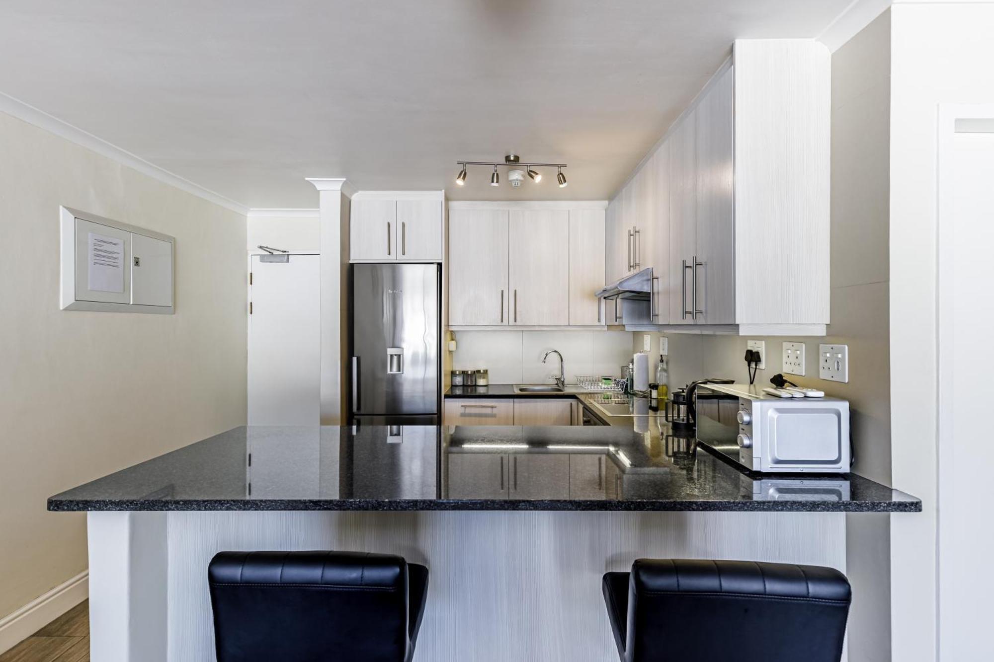 Cbd Loft With Mountain View, Balcony, Aircon, Parking Appartement