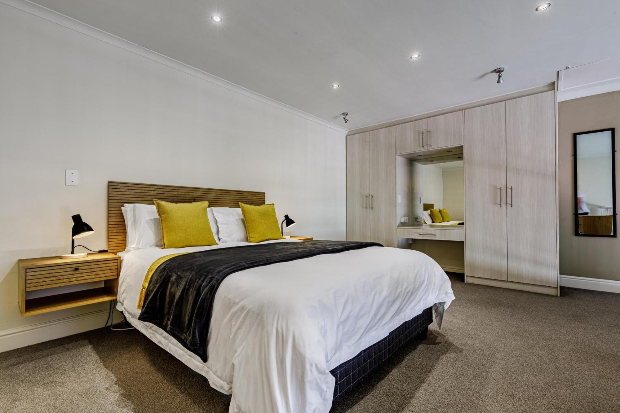Cbd Loft With Mountain View, Balcony, Aircon, Parking
